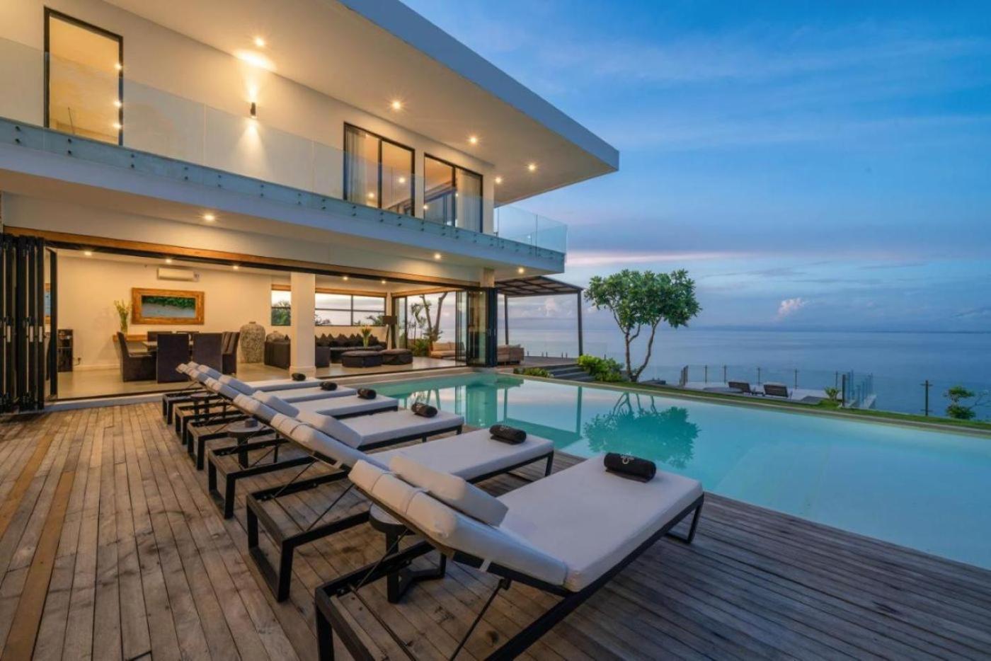 Villa met 5 Slaapkamers, Privézwembad en Uitzicht op Zee
